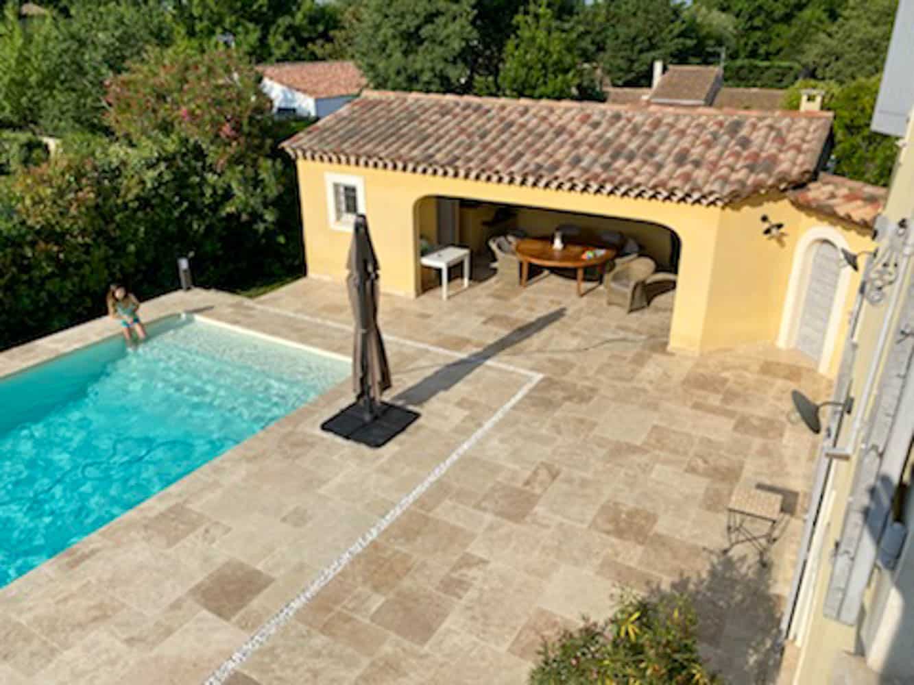 Carreleur pour terrasse et piscine sur Salon de Provence près de Pelissane et Lançon de Provence
