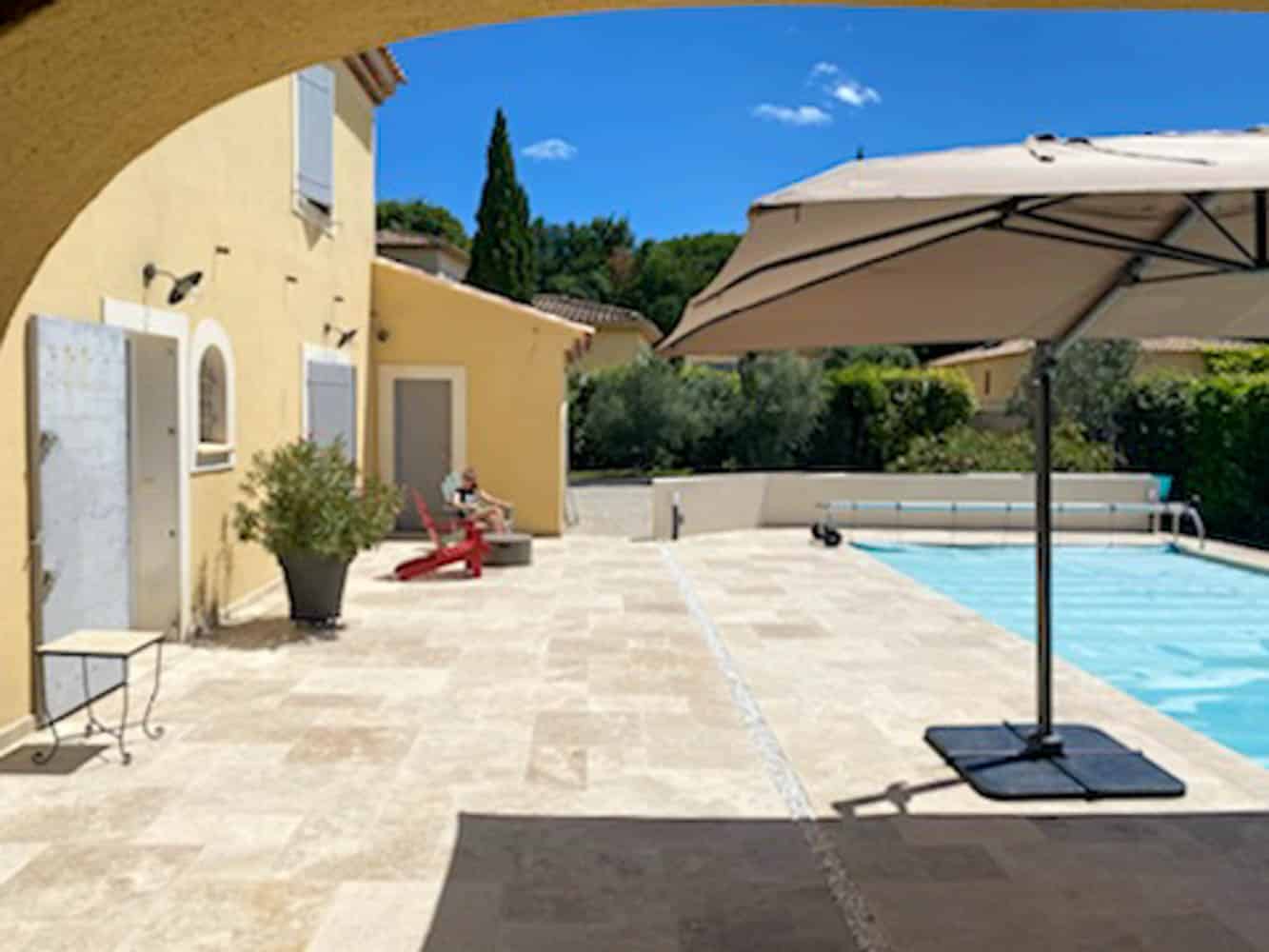 Carreleur pour terrasse et piscine sur Salon de Provence près de Pelissane et Barben