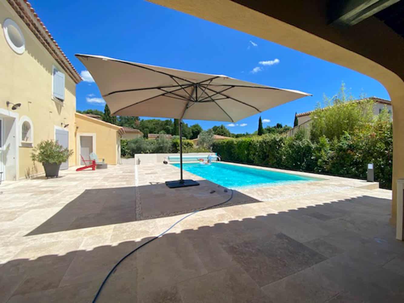 Carreleur pour terrasse et piscine sur Salon de Provence près de Pelissane et Barben