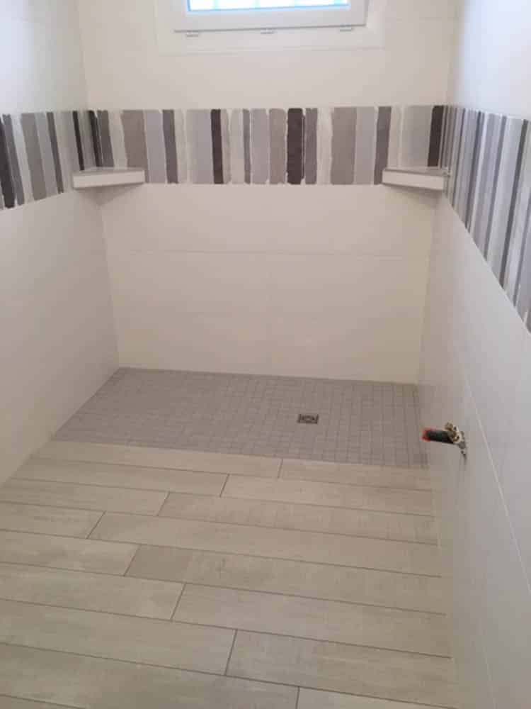 douche à l'italienne carrelée