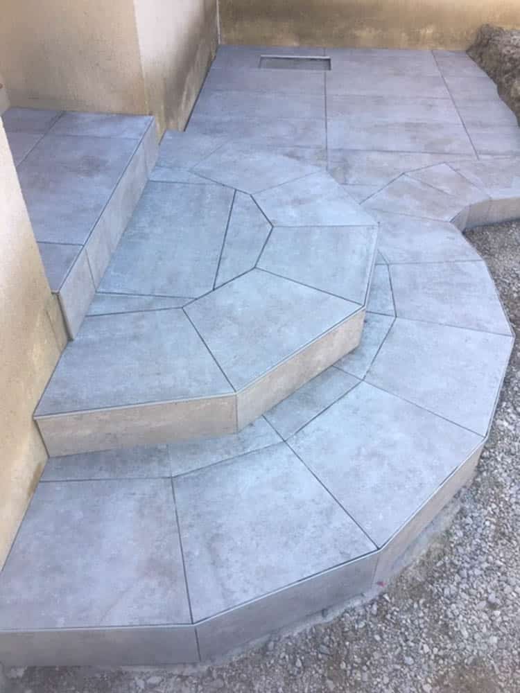 pose d'un carrelage pour un Escalier extérieur