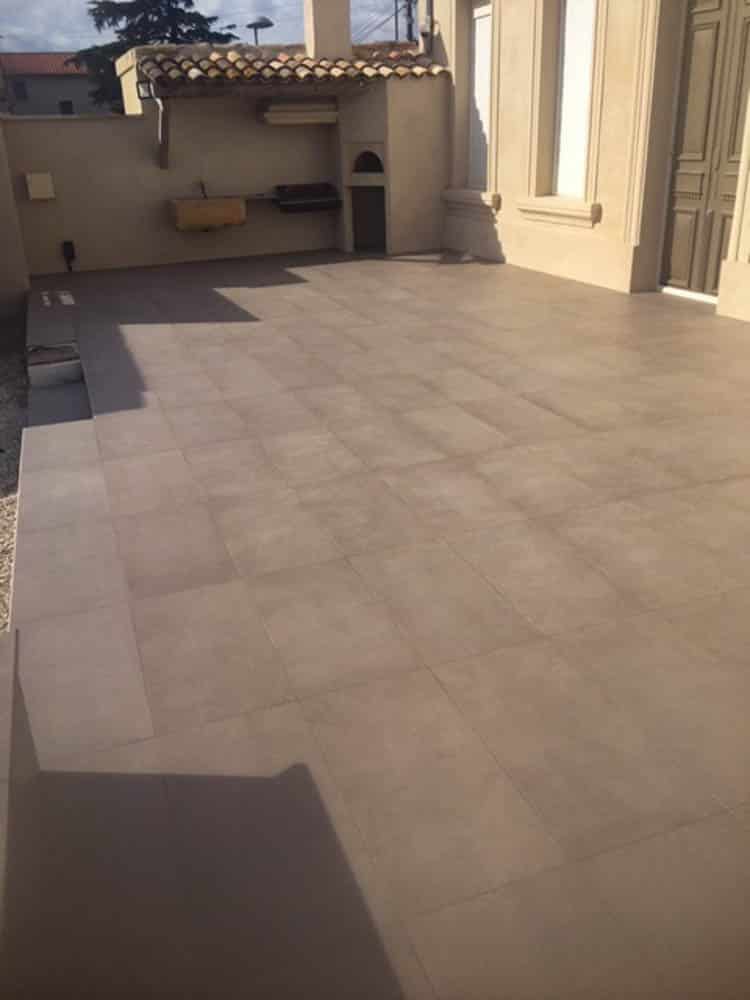 Terrasse entièrement carrelé
