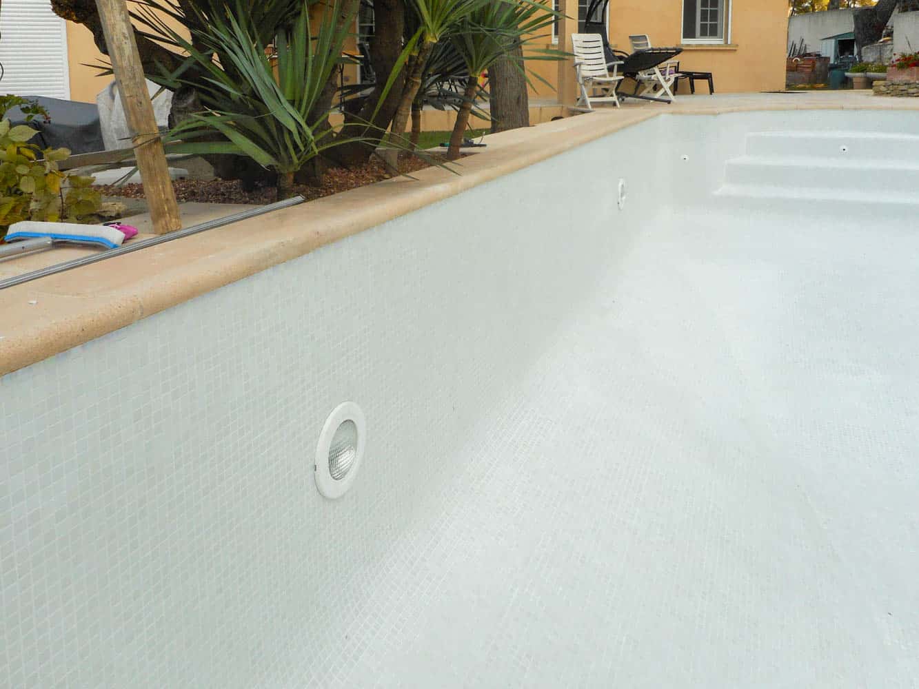 Piscine entièrement carrelée