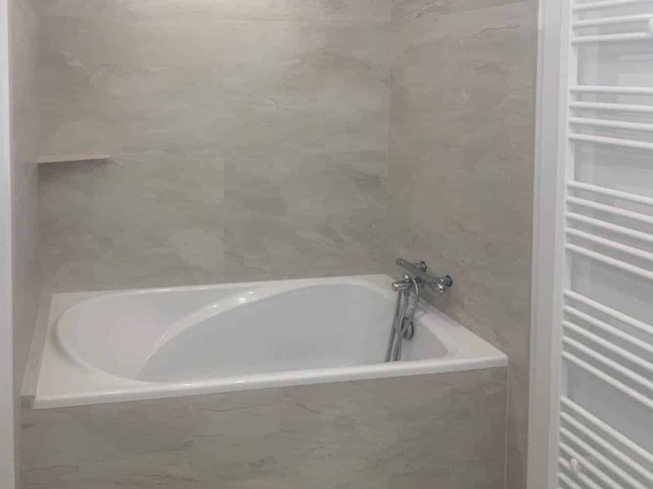 Baignoire carrelée sur Pelissane