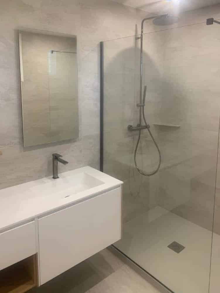 Carrelage de salle de bain sur Barben