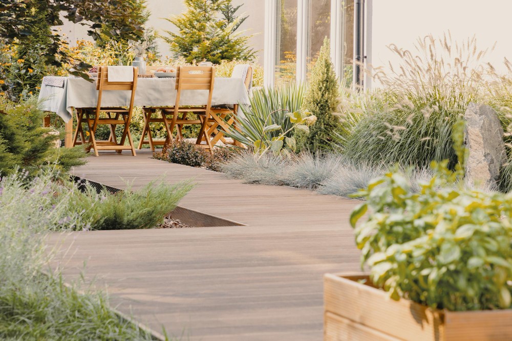 Carrelage imitation bois : idéal pour les terrasses autour de La Barben