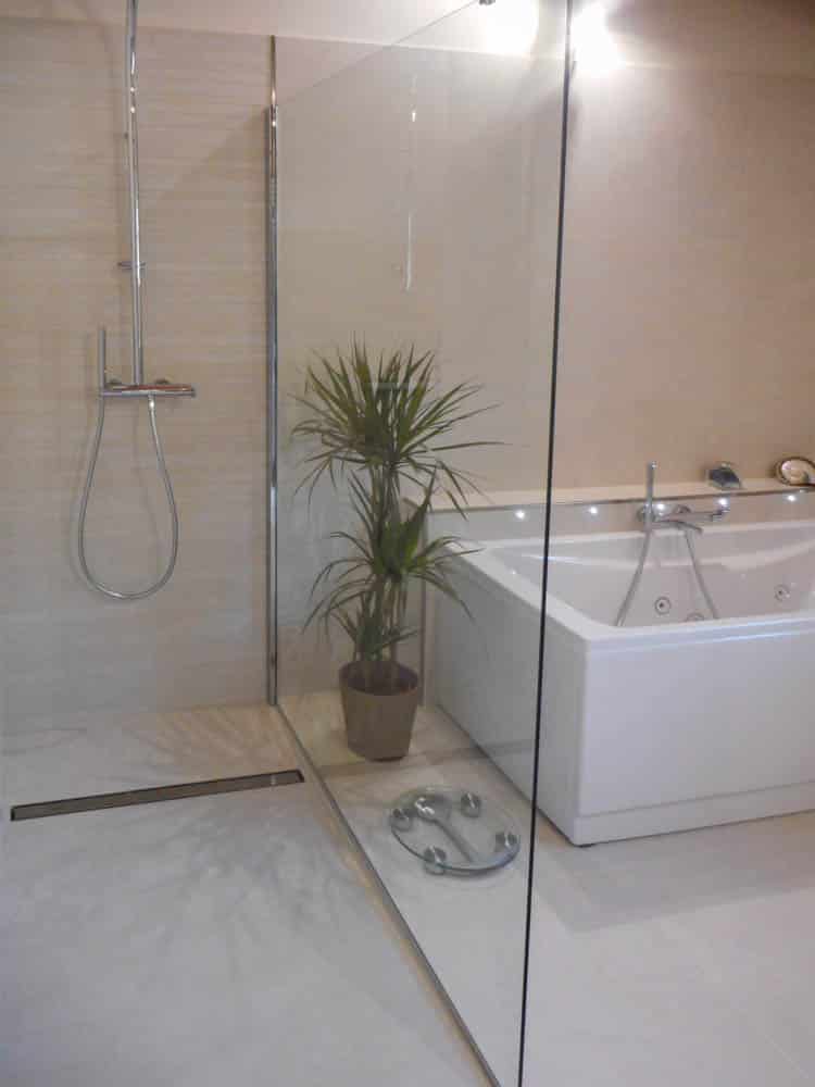 Salle de Bain entièrement carrelée sur Pelissanne