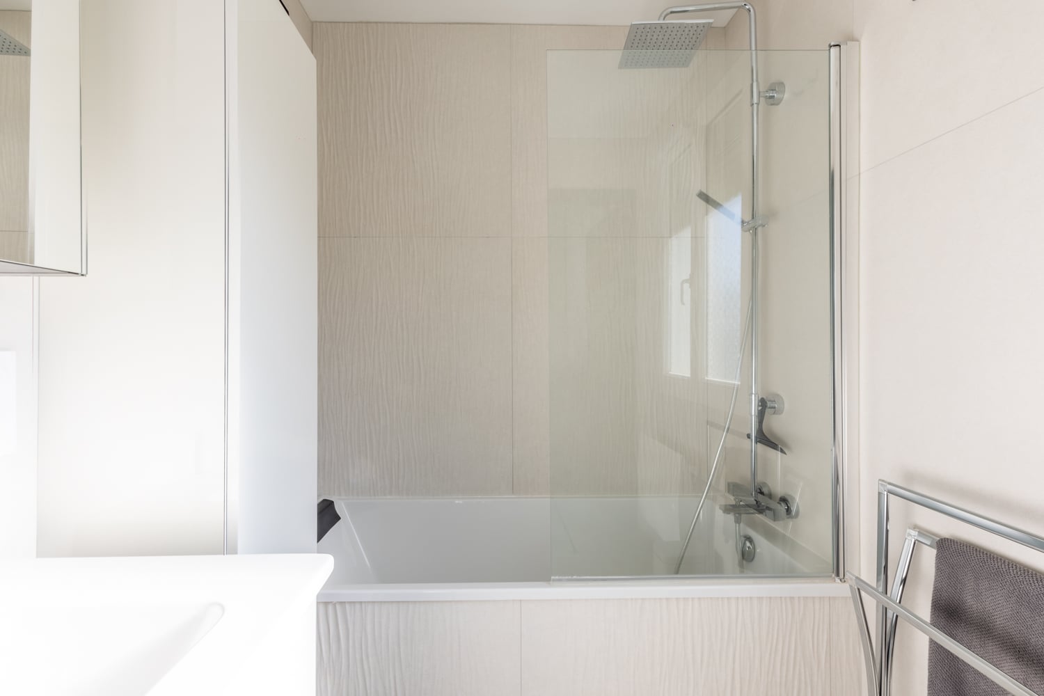 Pose de carreaux dans une salle de bains sur Mallemort