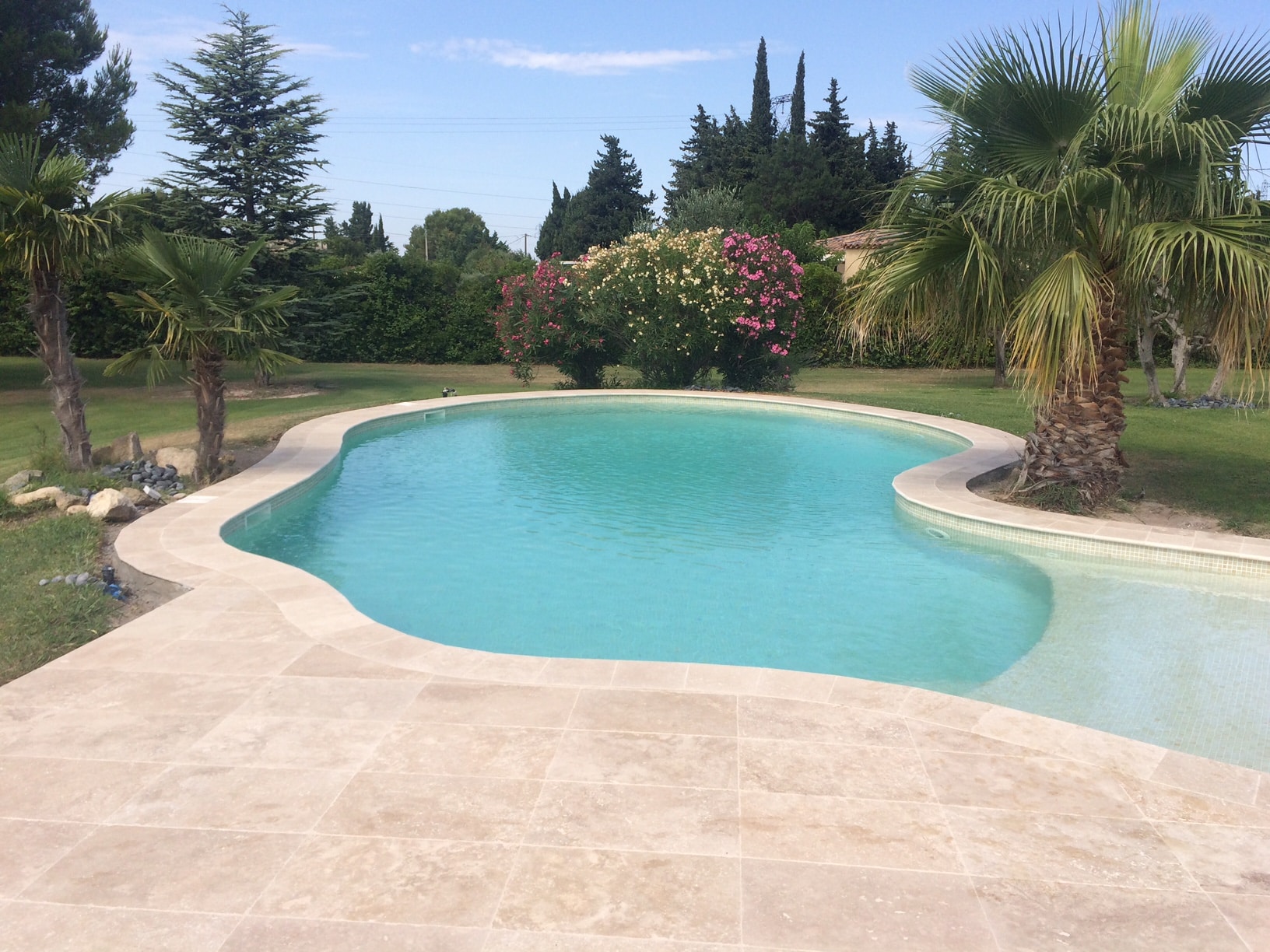 Comment prolonger la durée de vie de votre carrelage extérieur à Lambesc